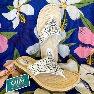 Brand New Cliffs Cienna Cushioned Footbed Low Wedge Thong Sandals Stone Design